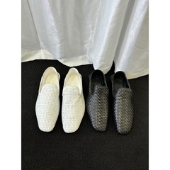 重厚感のある商品です！東莞無地牛革編み込みレディースシングルシューズ、斜めのつま先の深いローファー、ヒール付きの怠け者の靴