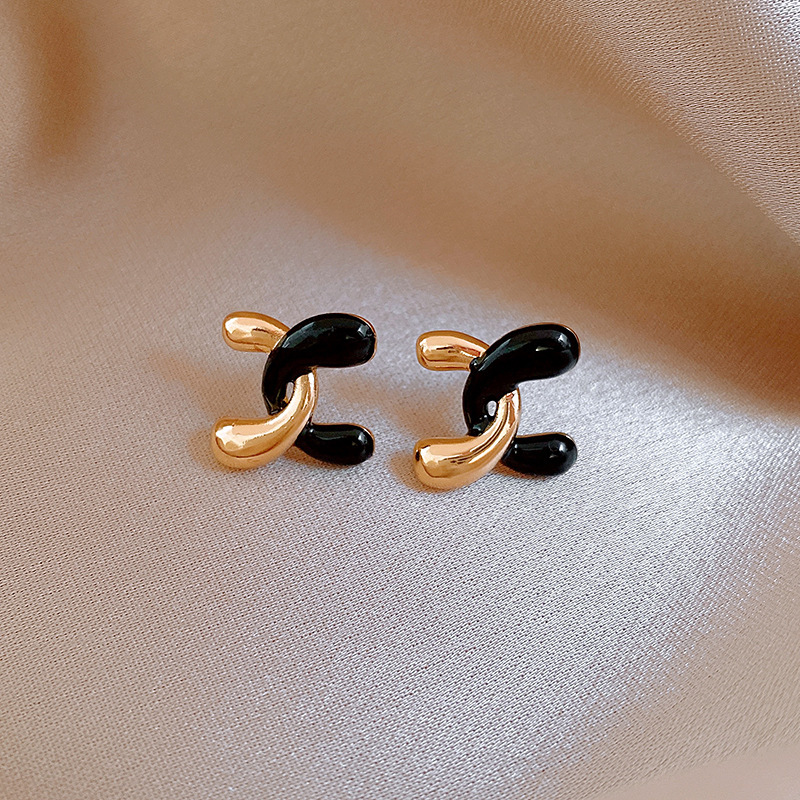 Pendientes de perlas asimétricas con cuernos de diamantes súper parpadeantes de plata Pendientes de nicho de viento frío femenino Pendientes de lujo ligero de alta calidad