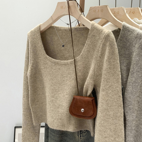 Pure & Alluring Autumn/Winter Red Square-Neck Knit Sweater: Women's Chic, Niche Design Top for Stylish Layering