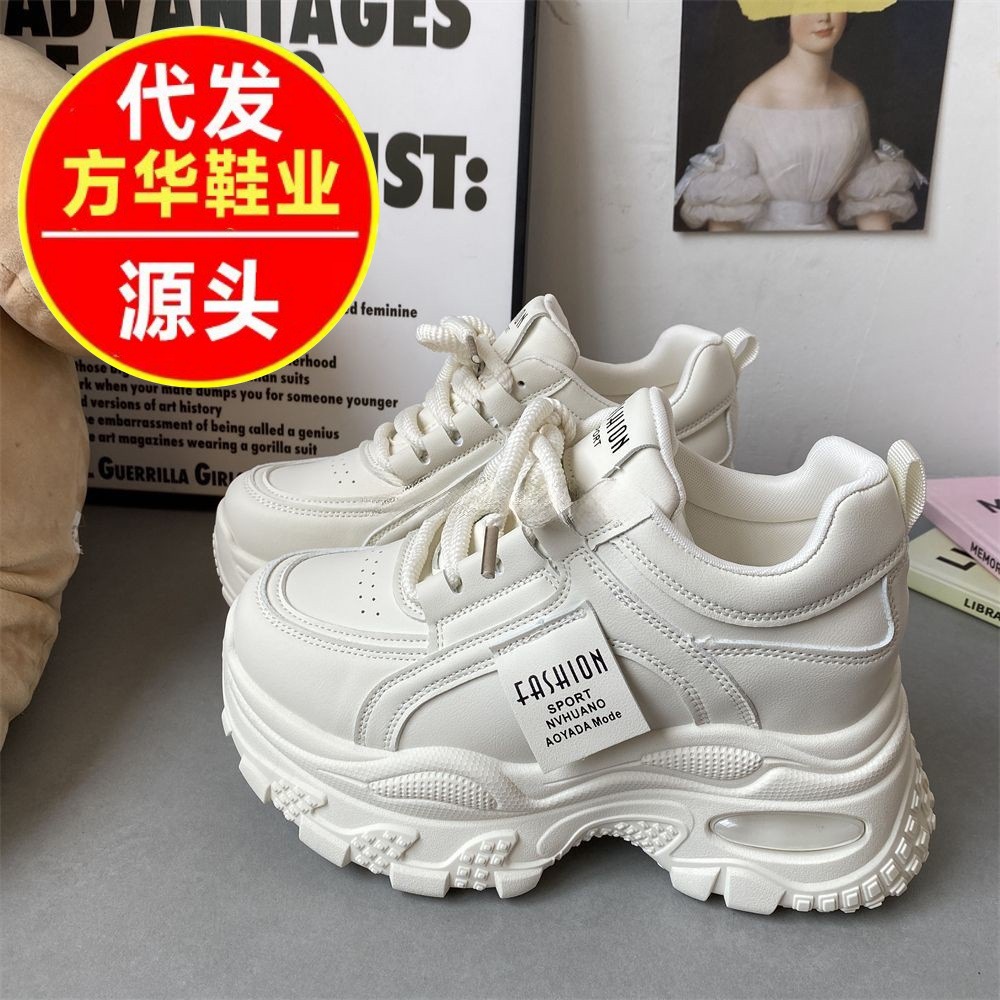 Pequeño aumento de altura de suela gruesa transpirable estudiantes zapatos de padre mujeres ocio 2026 nuevos zapatos deportivos versátiles de primavera