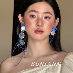 フランスの雰囲気感の青い貝殻のフリンジイヤリングの女性は誇張しています。