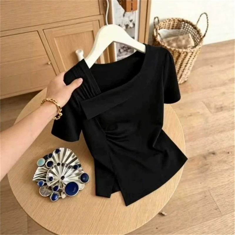 2026 Summer New Short-Sleeve T-Shirt with a Stylish Design for Women, Trendy Fashion Top with Regular Shoulders and Irregular Hem, Unique Style