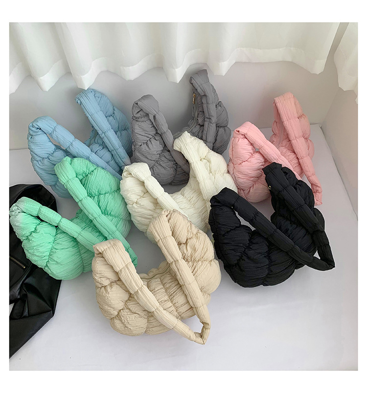 Women's Medium Nylon Solid Color Streetwear Zipper Cloud Shape Bag display picture 23