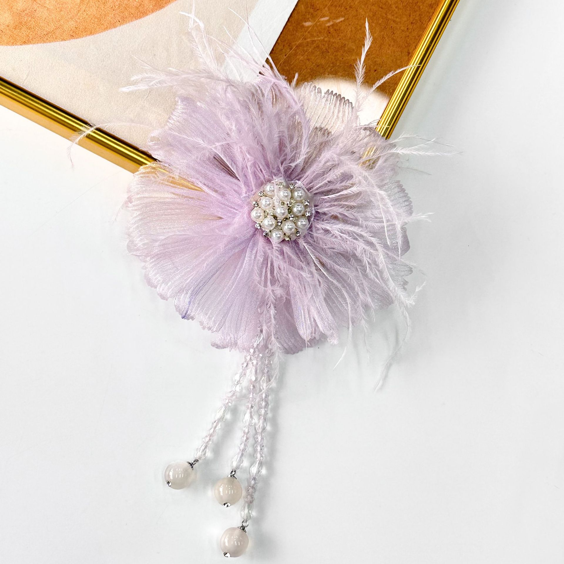 Plumas de perlas de Qixian accesorios de flores hechas a mano broches de cabello DIY temperamento pectoral ropa característica accesorios al por mayor