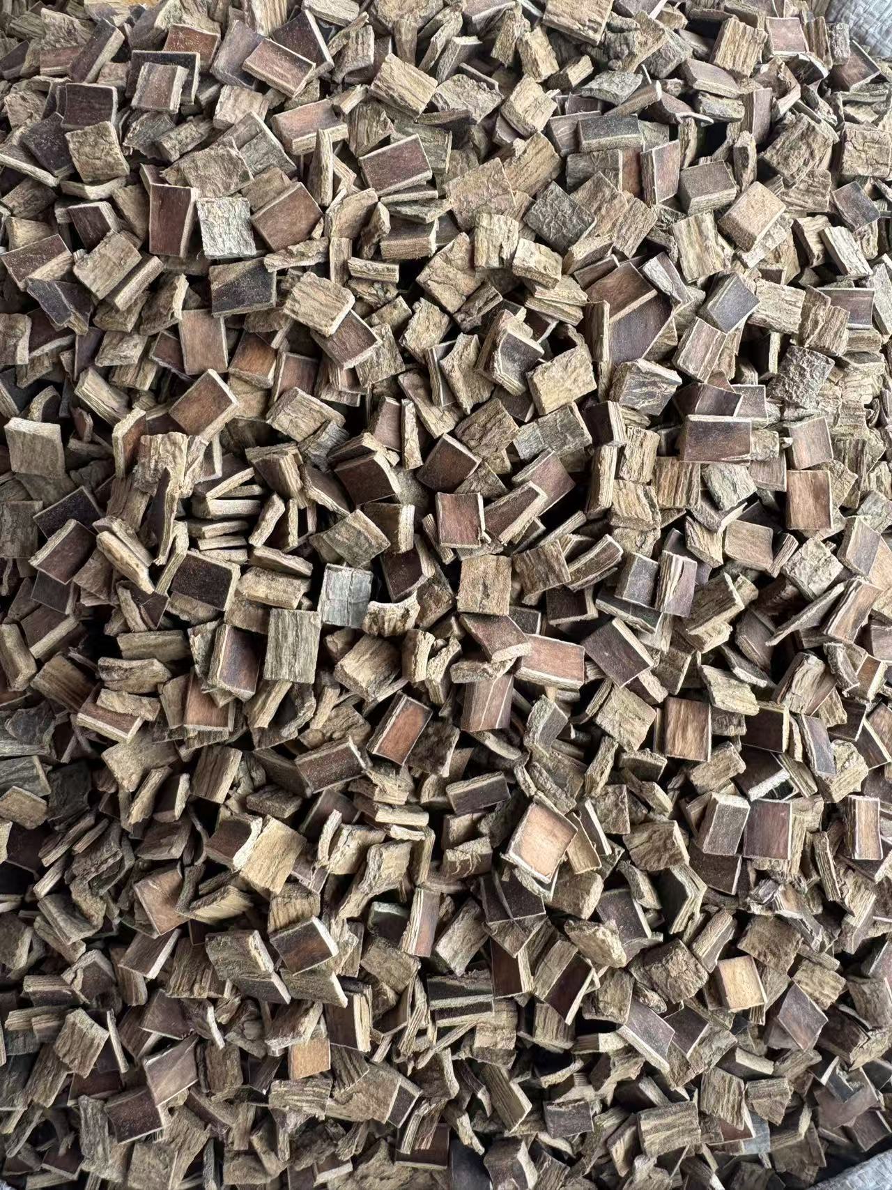 Sichuan Eucommia Bark Du Zhong Thick Slices 1000g Bulk Dried Herb for Decoction Soup and Herbal Wine preparation