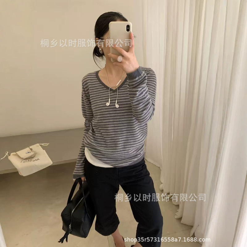 【YISHI】2026 Puyuan New Korean Style 100% Ultra-fine Wool Contrast Color V-neck Striped Wool Knit Sweater 【YISHI】2026 Puyuan New Korean Style 100% Ultra-fine Wool Contrast Color V-neck Striped Wool Knit Sweater