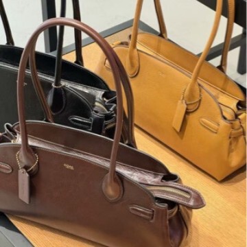 Koujia's New Empire Carryall Baguette Bag Is a Casual, Fashionable, Versatile, Large-Capacity Handbag That Can Be Worn under the Arm Koujia's New Empire Carryall Baguette Bag Is a Casual, Fashionable, Versatile, Large-Capacity Handbag That Can Be Worn under the Arm