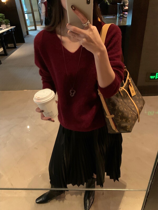 Ultra-Fine 100 Wool Brushed Craft V Neck Seamless One-Piece Knitwear 25 Autumn and Winter Versatile Knitwear G110421