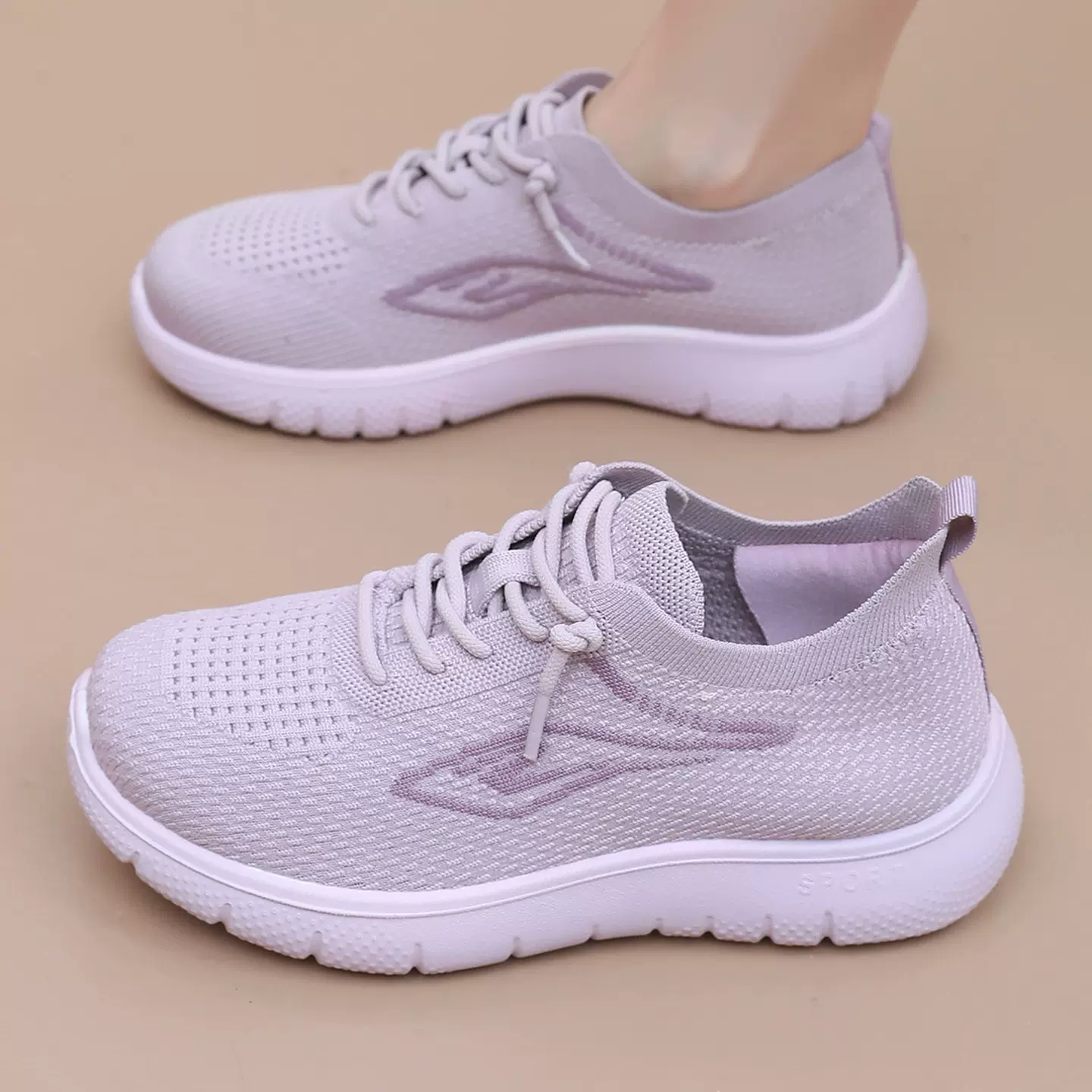 鞋子女春秋新款休闲运动鞋时尚百搭不累脚妈妈鞋舒适软底透气单鞋