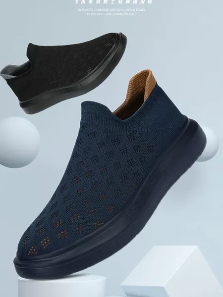 New Sports and Leisure Fly-Knit Lightweight Running Shoes All Black Socks Shoes Thick-Soled Couple Lazy Shoes Simple Men's Shoes