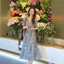 高级感法式真丝连衣裙女2026夏新款气质收腰显瘦时尚V领印花长裙