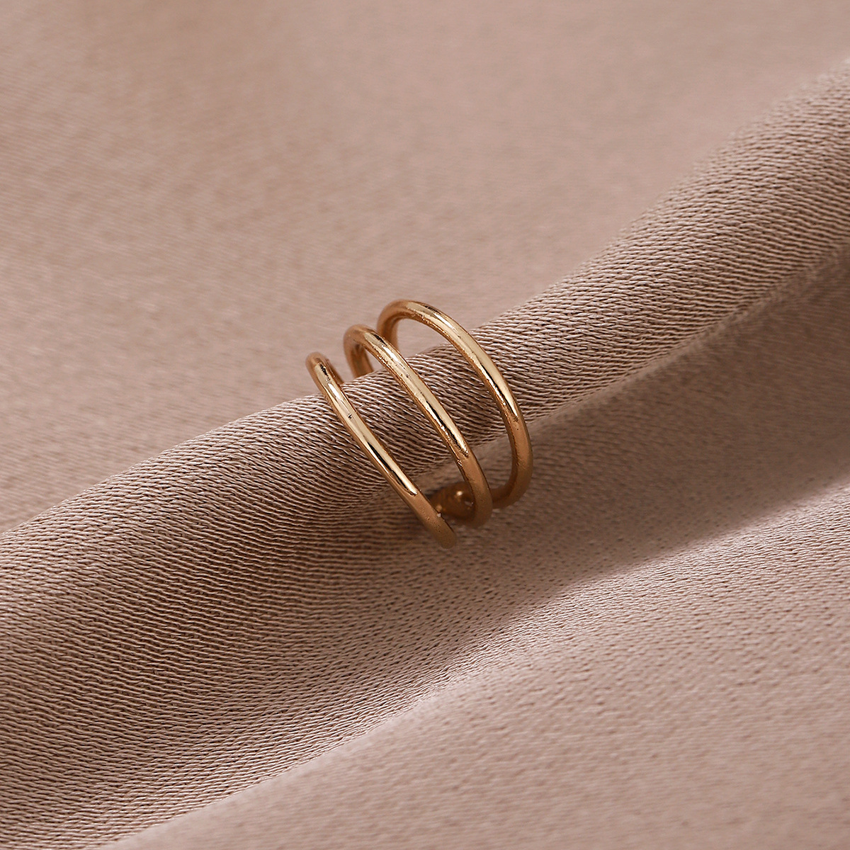 Estilo coreano personalizado pendientes simples de alta calidad en forma de U irregular clip de oreja cuadrada simple clip de hueso de oreja sin oreja al por mayor