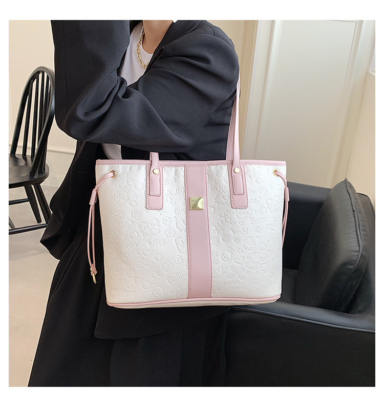 Nihaojewelry Wholesale Fashion Embossed Contrast Color Large-capacity Tote Bag display picture 3