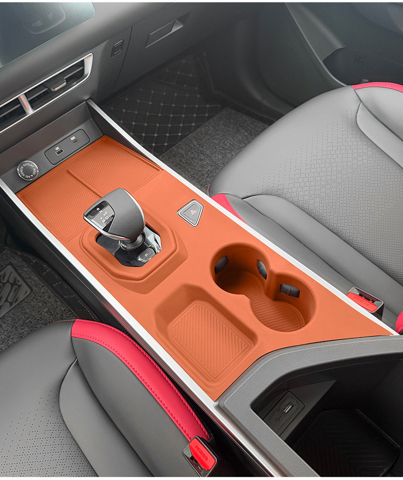 Suitable for Chery Jetour Dasheng Central Control Silicone Protective Mat, Interior Gear Shift Anti-Slip Mat, and a Complete Set of Car Interior Modification Accessories