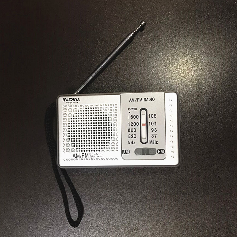 Venta caliente de comercio exterior nuevo reproductor de canal de búsqueda de FM manual retro AMFM para personas mayores Mini radio Walkman