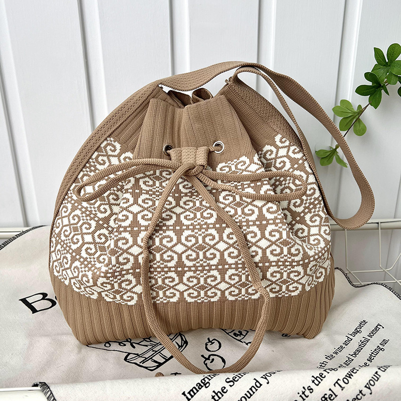 Bolsa de cubo de punto nuevo diseño japonés y coreano simple bolso de hombro de moda femenina versátil bolso portátil de viaje de verano