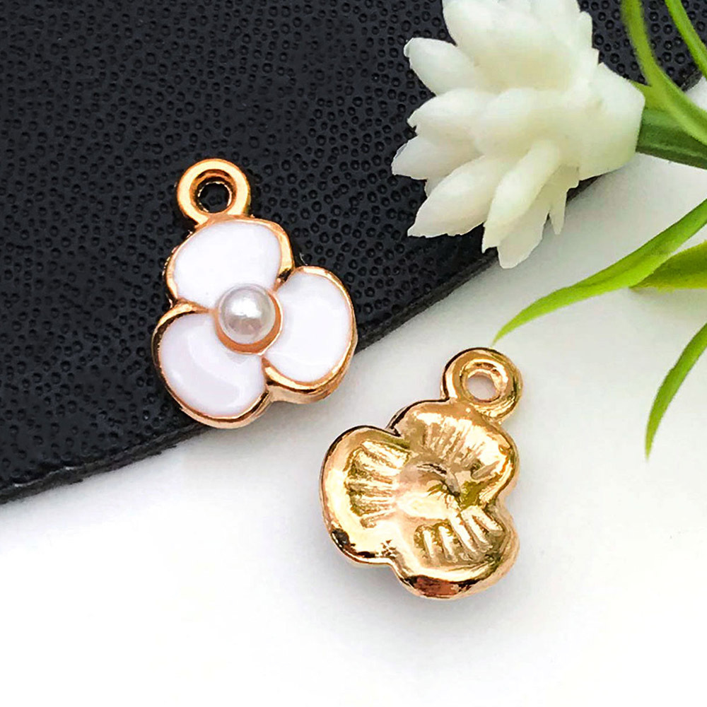 Colgantes de aleación con margarita y flor de cerezo esmaltadas