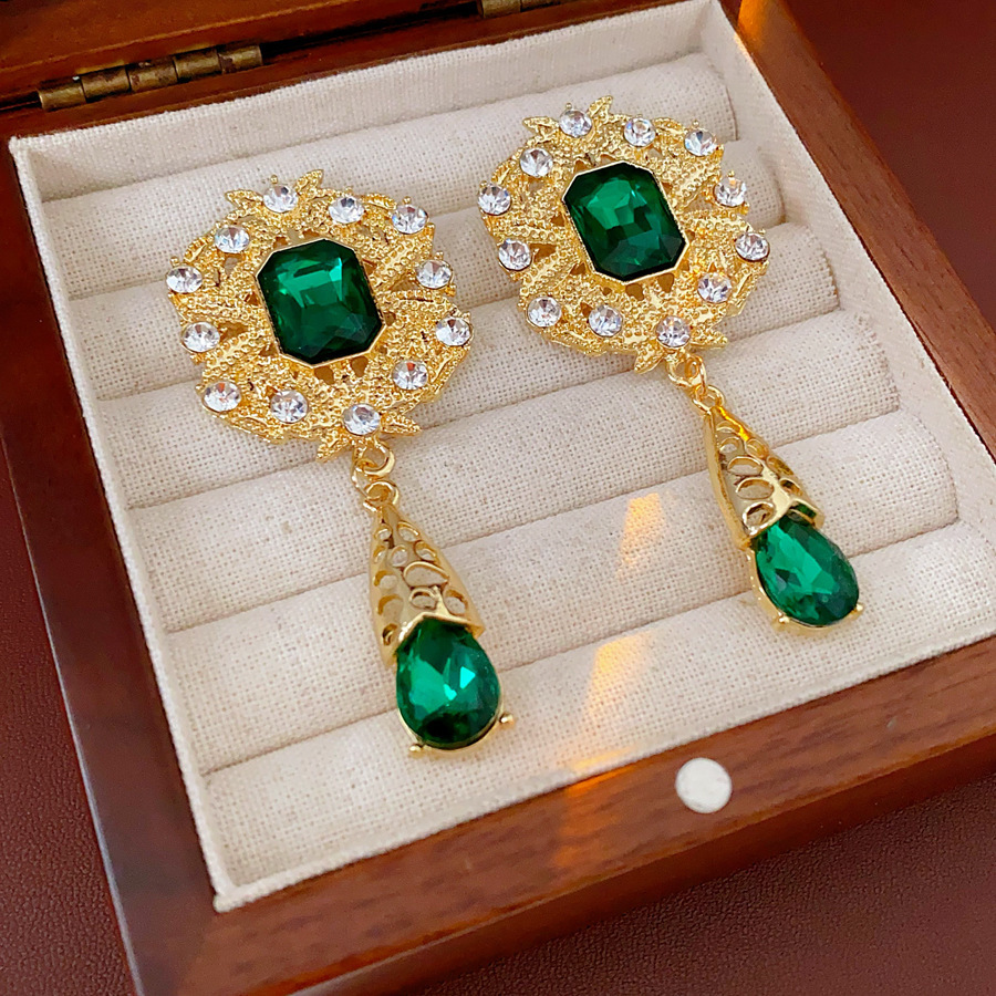 Pendientes exagerados de vintage medieval Pendientes de perlas geométricas de aceite de gota de diamantes de aguja de plata femenina Pendientes retro de sentido avanzado