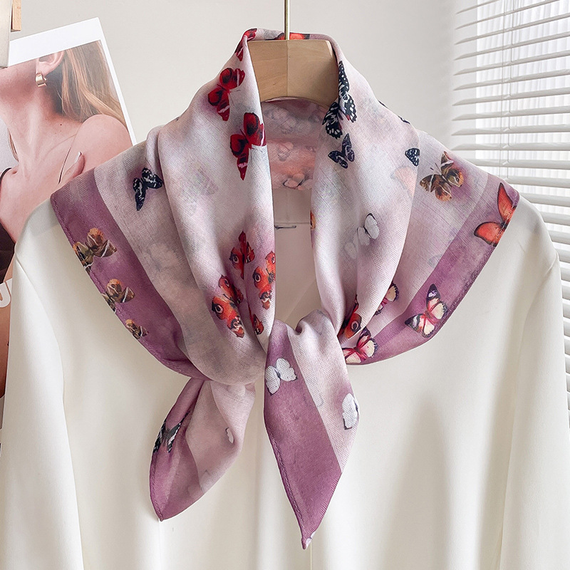 화려한 나비-보라색