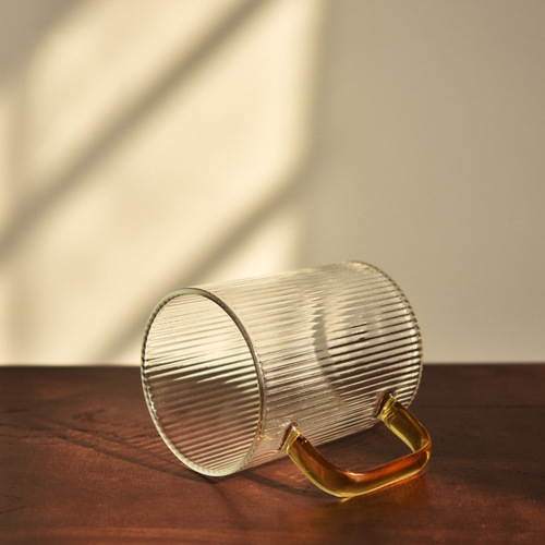Japanese-handled glass water cup, high-quality creative vertical pattern glass breakfast cup, simple milk, juice, beer cup
