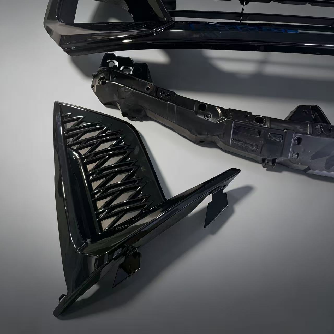 Suitable for 14 Lexus IS models to be modified and upgraded to the 21 IS sport model front face kit with full body kit