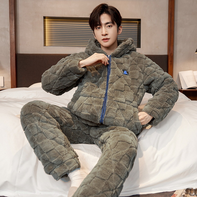 Pijamas de invierno de los hombres de tres capas acolchadas de invierno con forro de lana engrosada con capucha cardigan estilo coreano suelta Chaqueta de algodón acolchado ropa para el hogar