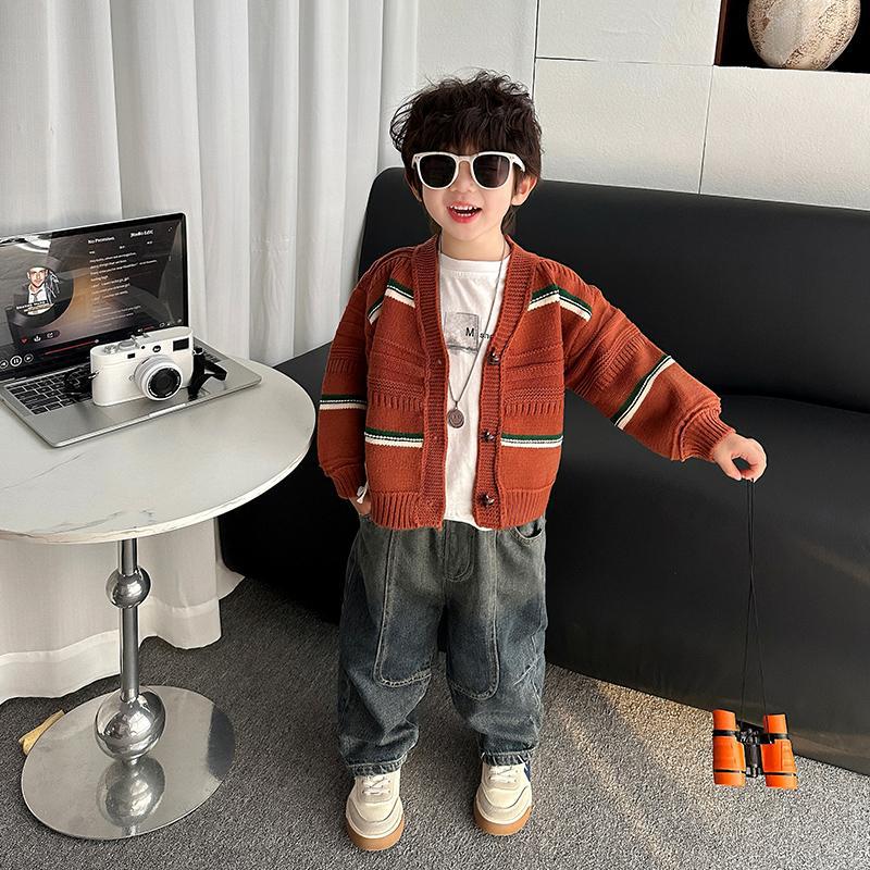 7059 Traje de primavera y otoño para niños 2025 nuevo estilo coreano suéter de estilo occidental cárdigan de tres piezas vaquero bebé