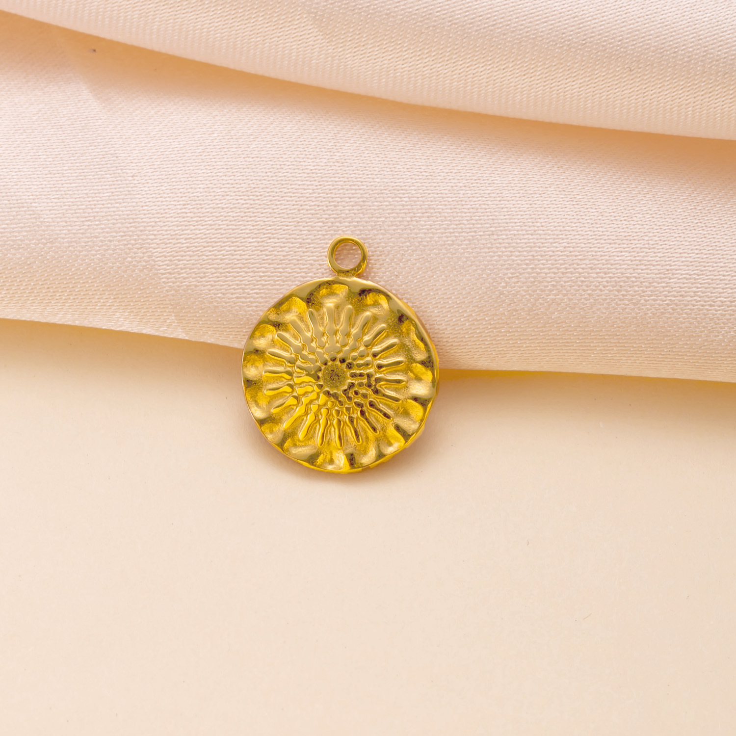 Colgante único transfronterizo accesorios de acero inoxidable europeos y americanos accesorios de collar de marca redonda estrella de mar accesorios de joyería de bricolaje exquisitos y lindos