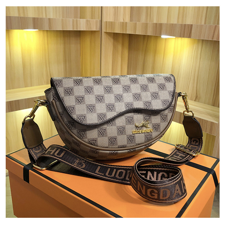 Women's Shoulder Bag Retro Printed Saddle Crossbody Bag Stylish_voghion.com