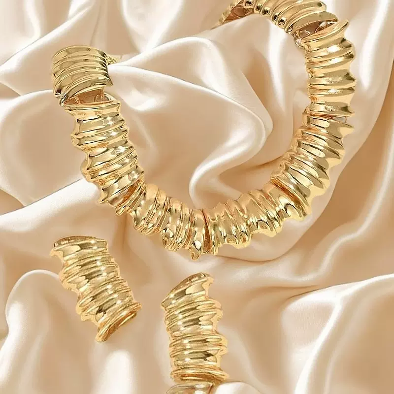 欧美跨境弹簧金属贴颈项链耳钉套装美丽精致复古奢华新款热销批发