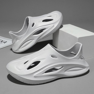 Croc Shoes Men's 2025 New Summer Beach Sandals with Poop Feeling Men's Sports Outer Wear Non-Slip Waterproof Ready Stock