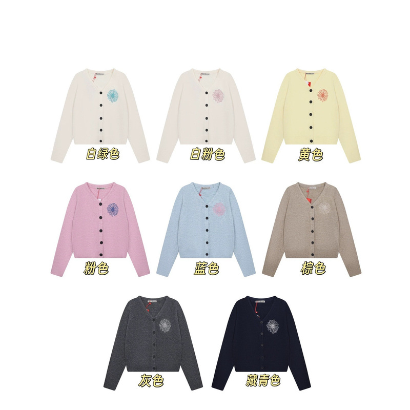 In-stock, exclusively for the Korean version of Mardi's autumn and winter collection, same style as Kim Go-eun's, with daisy embroidery, elegant knitted sweater In-stock, exclusively for the Korean version of Mardi's autumn and winter collection, same style as Kim Go-eun's, with daisy embroidery, elegant knitted sweater
