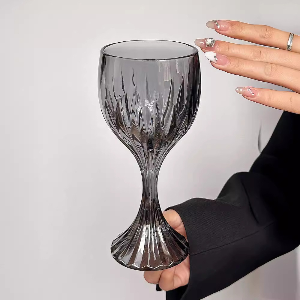 Vaso de copa de pie alto de estrella europea Vaso de vino tinto de lujo ligero Vaso de champán de cóctel en relieve Vaso de bebida de jugo