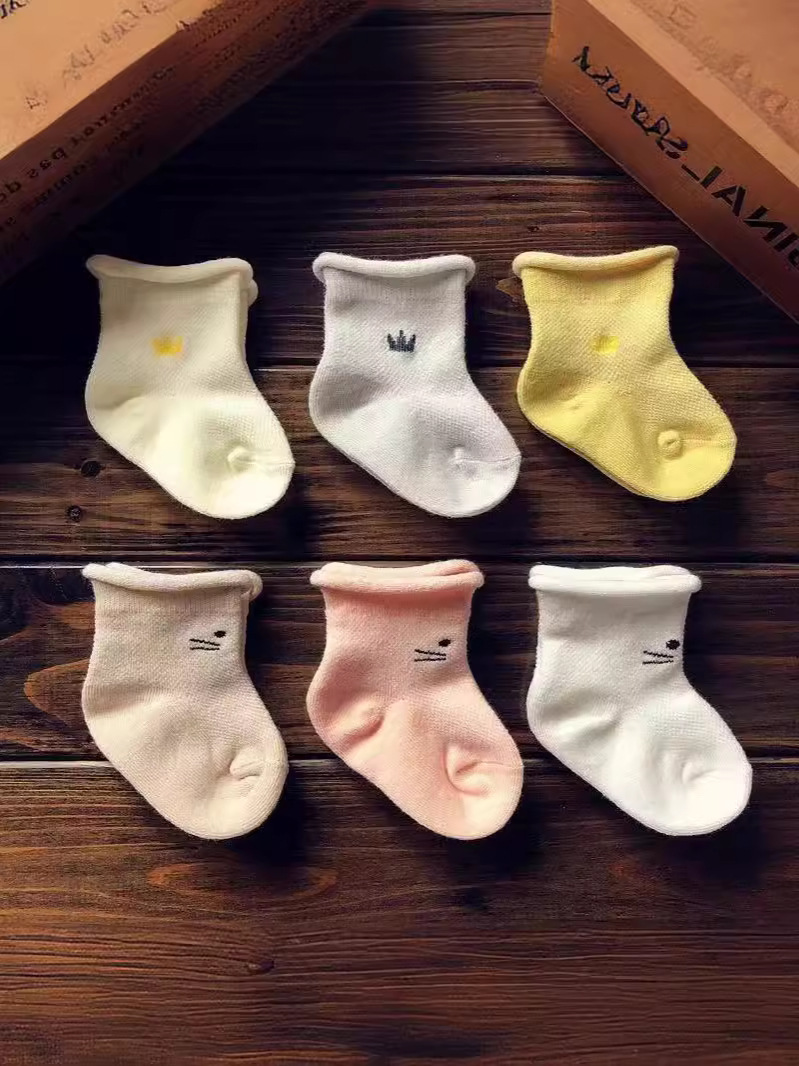 Calcetines para recién nacidos Calcetines para bebés de primavera y otoño para bebés Un tipo de malla transpirable 0-3 calcetines para bebés calcetines de algodón de tubo medio suelto