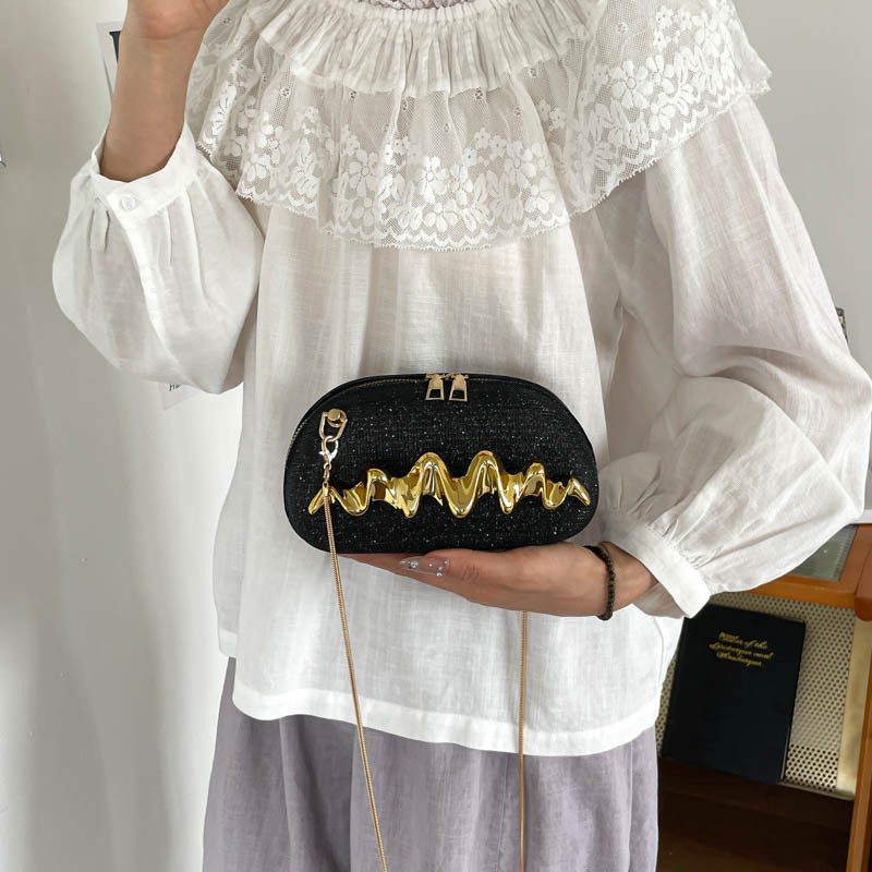 Bolsas de moda europeas y americanas de personalidad para mujeres verano 2026 nueva moda cadena bolsa de cena de moda moda moda bolsa de hombro de tramo inclinado