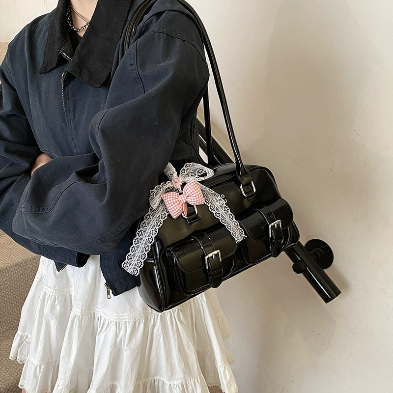 Емкостьат shoulder bag?