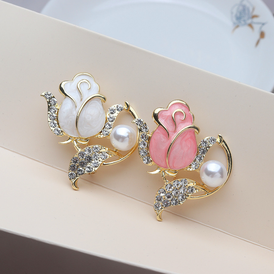 New Style Elegant and Simple Rhinestone Pearl Tulip Brooch for Women, High-End Corsage, Suit Lapel Pin, Chanel Style