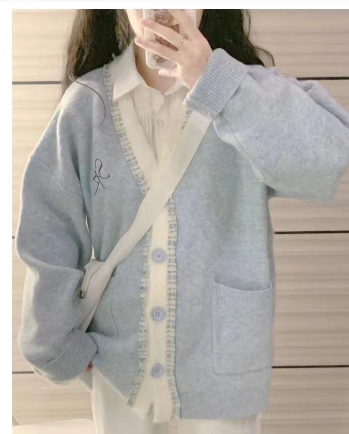 2023 nuevo otoño azul con cuello en V Chanel estilo de punto cardigan mujeres primavera y otoño estilo perezoso suéter suelto abrigo