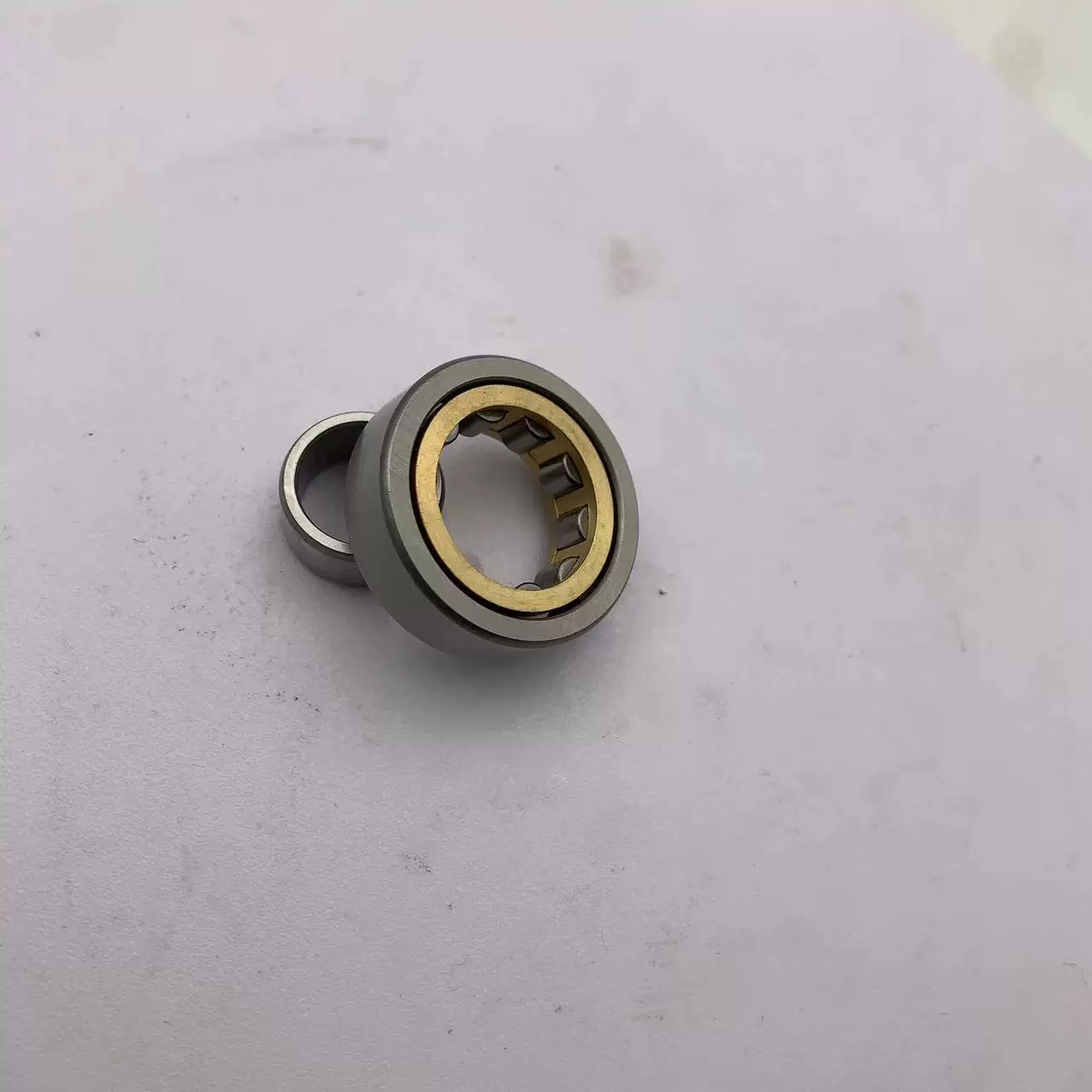 现货供应轴承NU203EM 高精密圆柱滚子轴承机械通用黄铜保持器轴承