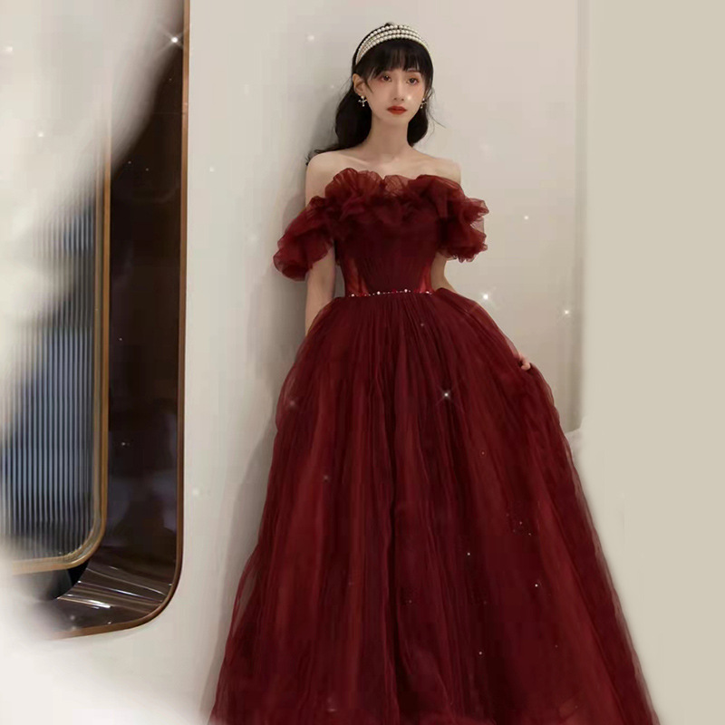 Vestido de noche rojo de verano 2026 de estilo diseñador para novias, con hombros descubiertos, de lujo ligero, talla grande transfronteriza para mujeres con curvas. image 3