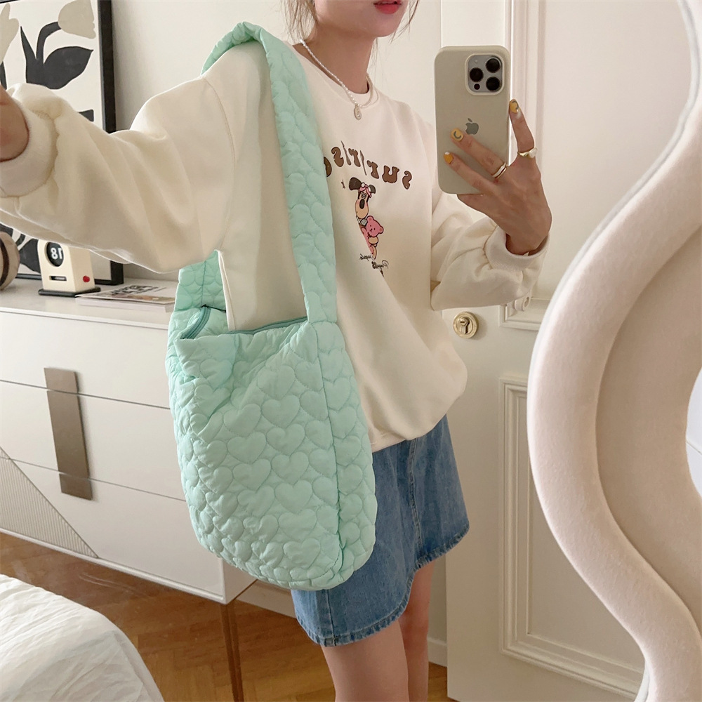 39131 Japanese quilted heart-shaped cotton tote travel bag Crossbody bag for women, large-capacity single-shoulder crossbody canvas bag undefined