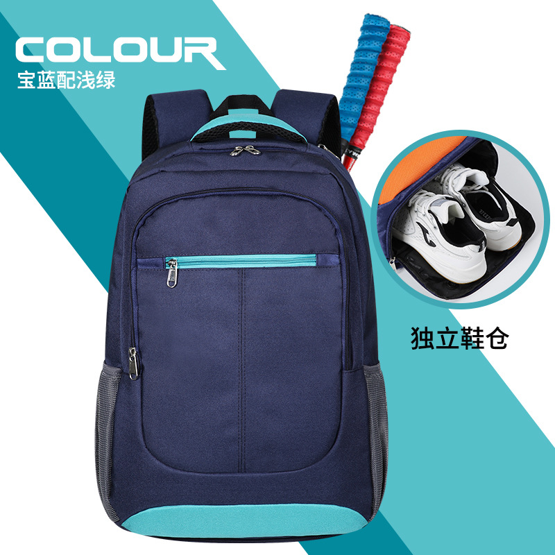 레이크 블루가 가미된 ​​클래식 네이비 블루