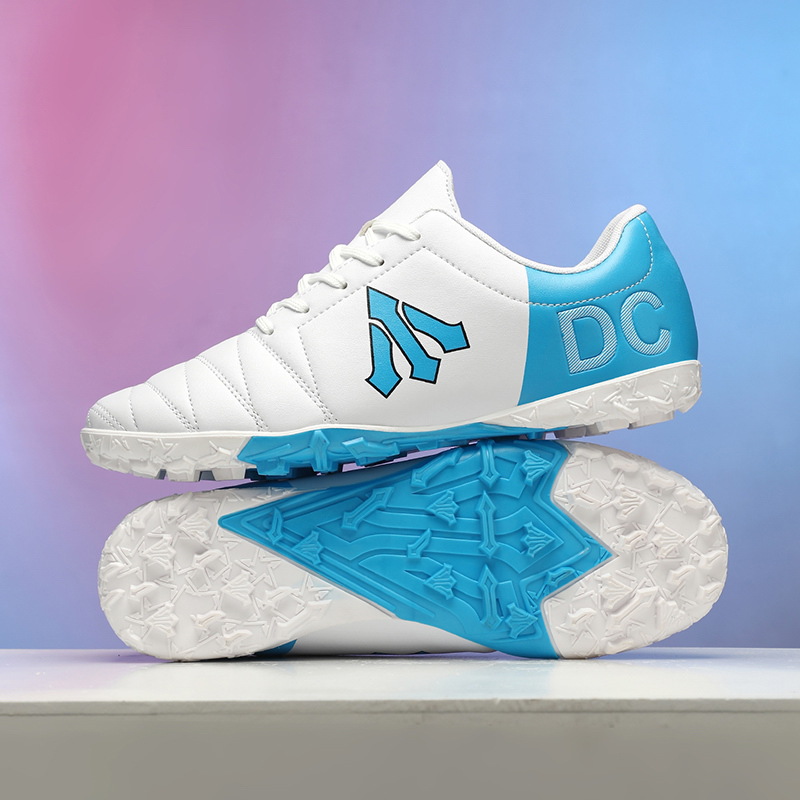 Nuevos zapatos de fútbol transfronterizos de la Copa del Mundo AG de clavos largos de entrenamiento de entrenamiento de estudiantes de competencia baja para hombres TF zapatos de fútbol deportivos de clavos