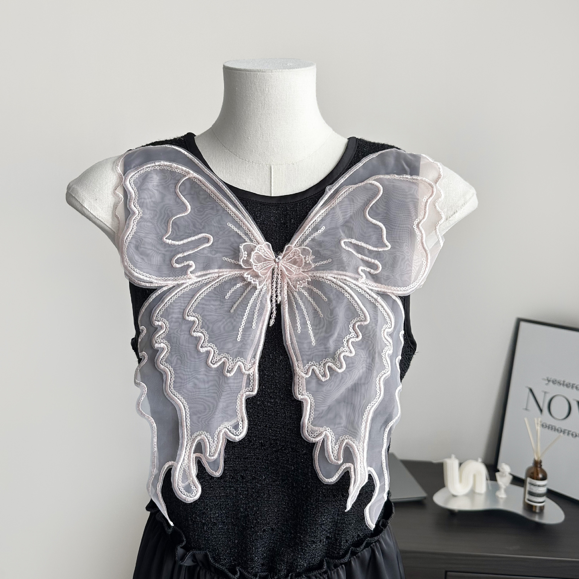 Parches de tela con bordado de encaje en stock, apliques de mariposa para ropa, accesorios para tocados, correas, decoración para camisones y vestidos.
