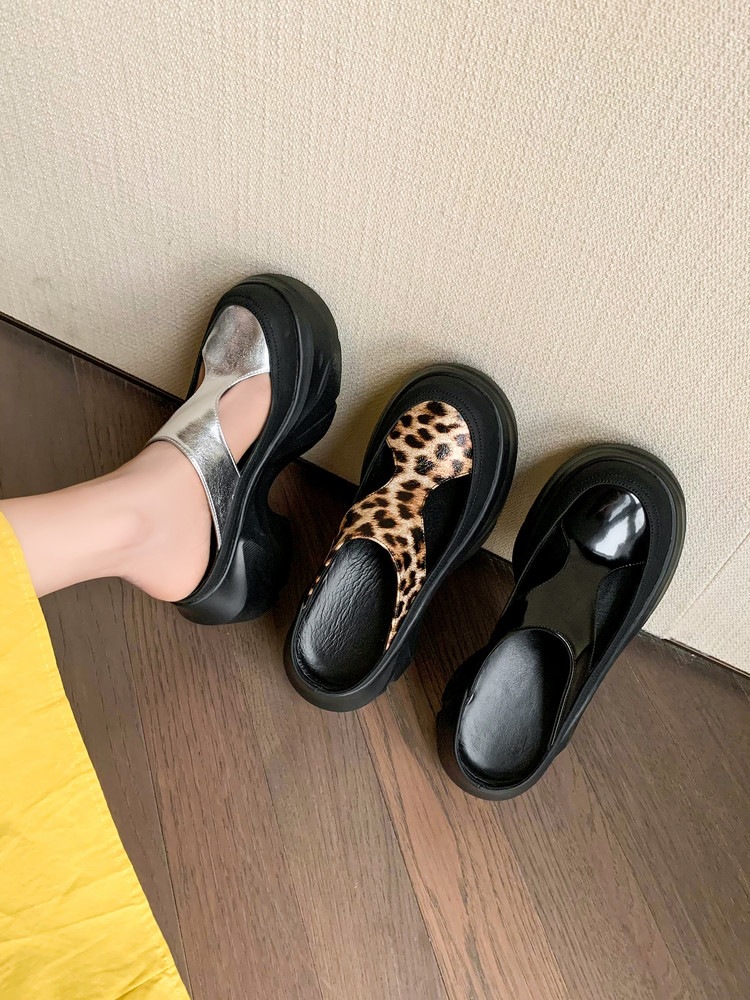 Dép sandal nữ da thật họa tiết da báo đế xuồng cao gót 9 cm — Trang chủ, màu đen, bạc chi tiết 24