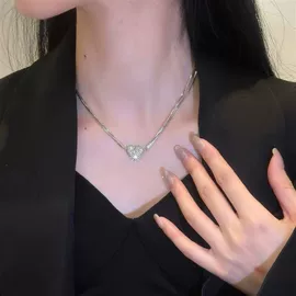 项链;耳钉;戒指