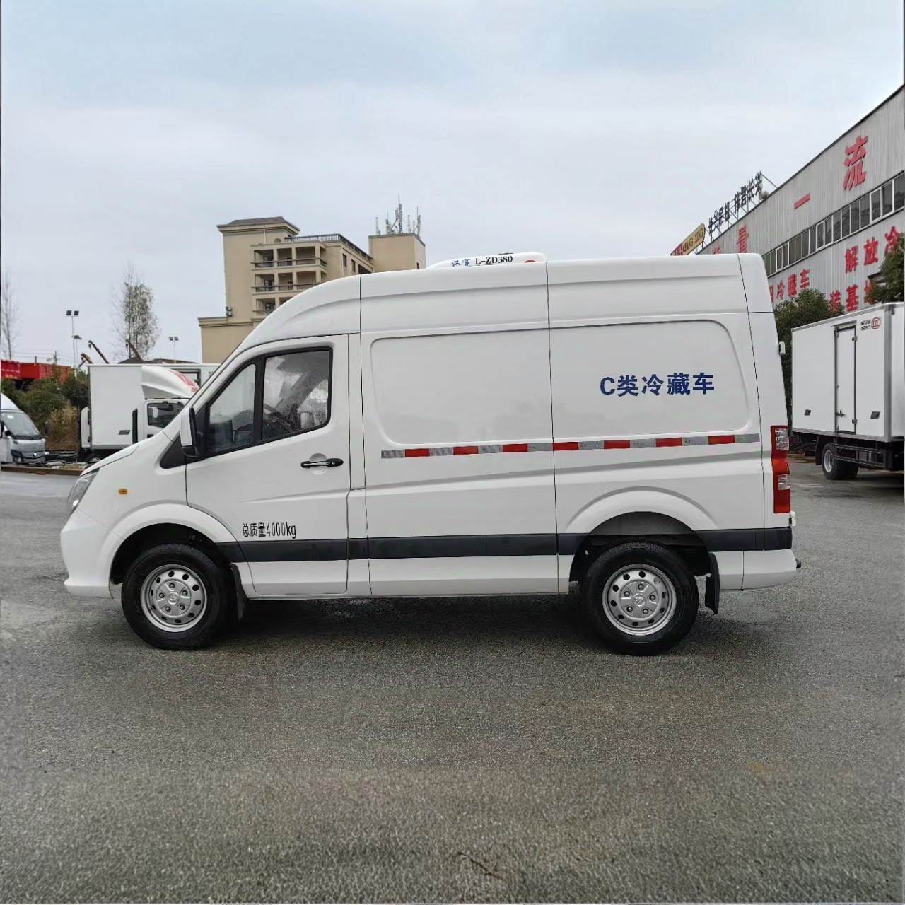 福田图雅诺短轴中顶面包冷藏车 市区配送牛奶果蔬