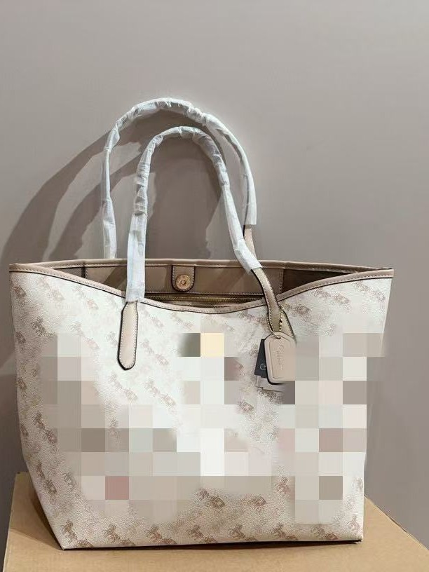 Coach City33 Böyük Tutumlu Çiyin Çantası, Maqnit Qapaqlı