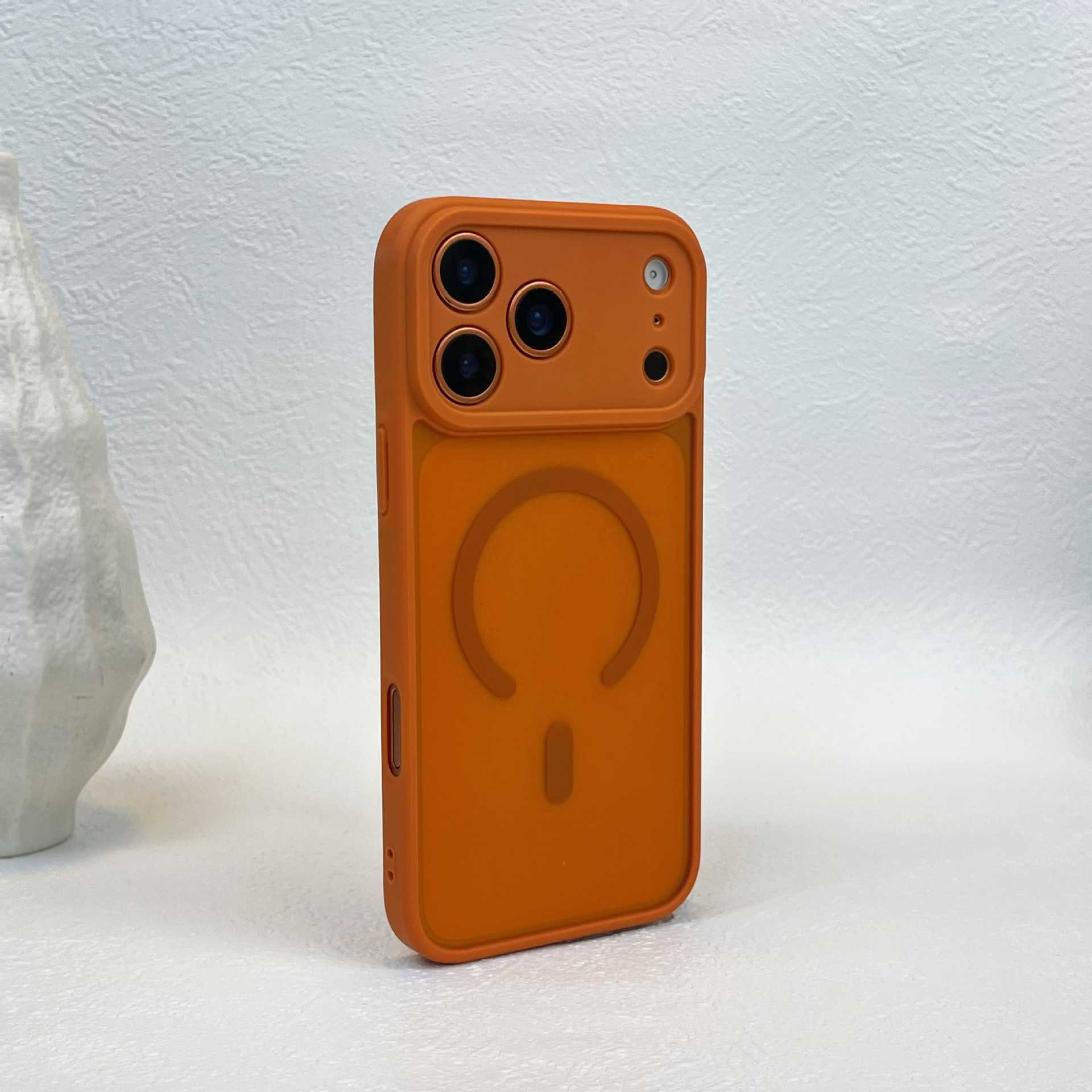 适用iPhone18promax手机壳肤感磨砂磁吸精孔防摔苹果17高级保护套