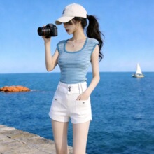 �ļ��r�Ѓɼ����bŮ2026�¿��@�ݟo��l�y���İ�ɫ�ඵţ�ж�ѝ��